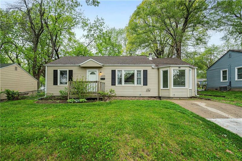 6830 Nieman Rd, Shawnee, KS 66203