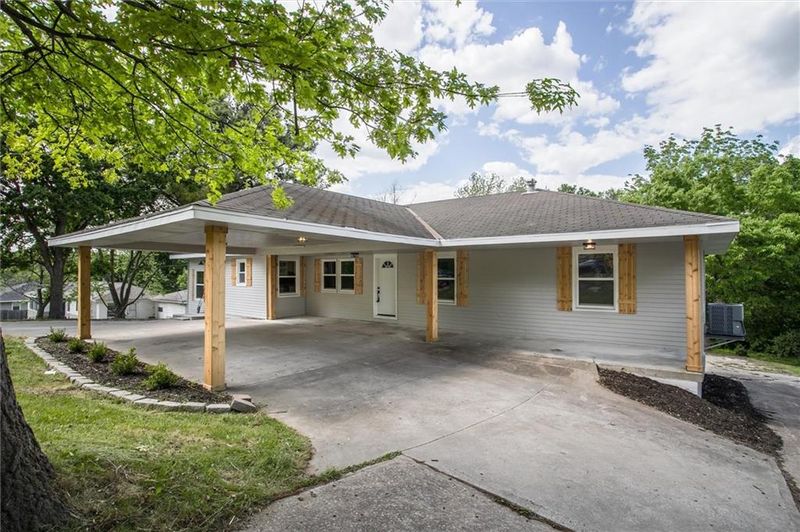 10006 E 43rd St, Kansas City, MO 64133