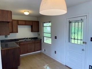 4732 E 39th St, Kansas City, MO 64128
