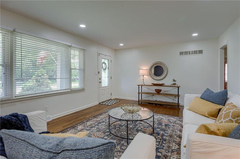 9404 Madison Ave, Kansas City, MO 64114