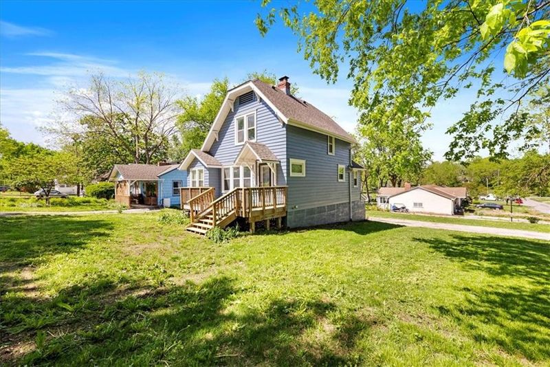 8130 Main St, Kansas City, MO 64114