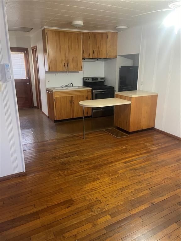 302 E 9th St, Pittsburg, KS 66762