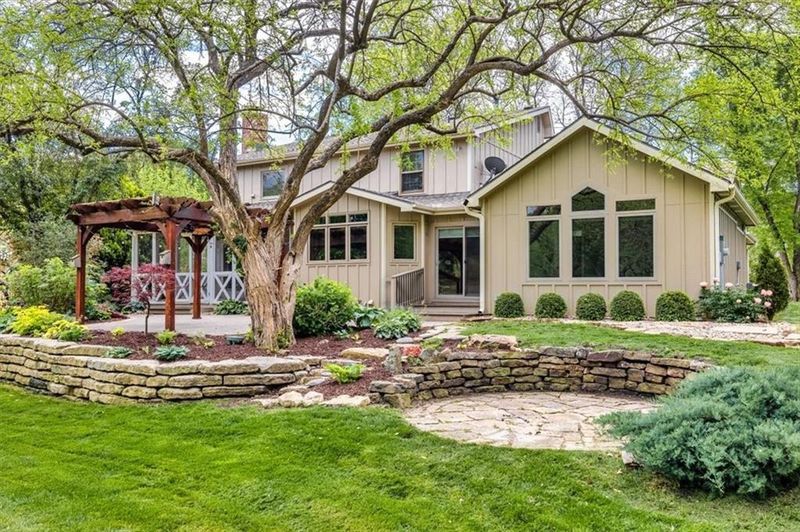 4208 Wimbledon Dr, Lawrence, KS 66047