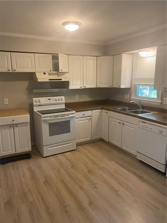 10407 Wallace Ave, Kansas City, MO 64134