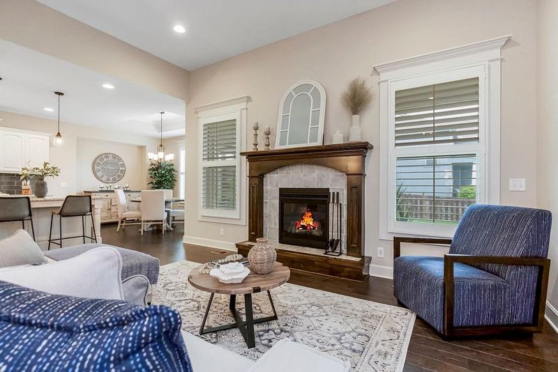850 Ridge Dr, Lansing, KS 66043