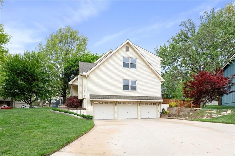10560 Haskins St, Overland Park, KS 66215