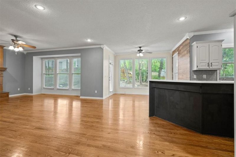 13225 Barton St, Overland Park, KS 66213
