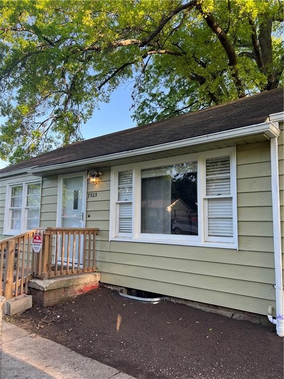 7523 64th Ter, Overland Park, KS 66202