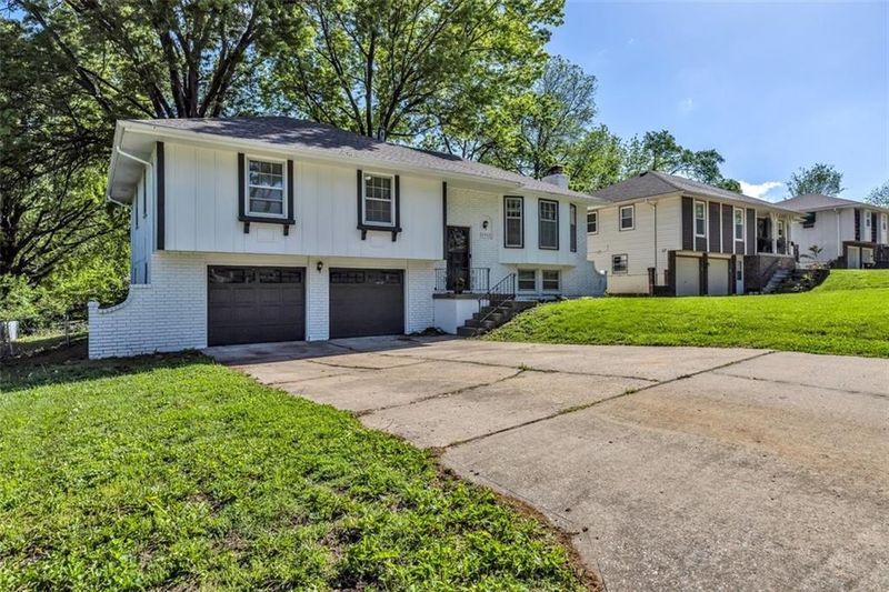 11913 E 55th St, Kansas City, MO 64133