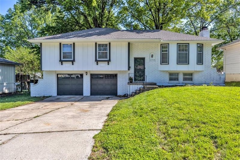 11913 E 55th St, Kansas City, MO 64133