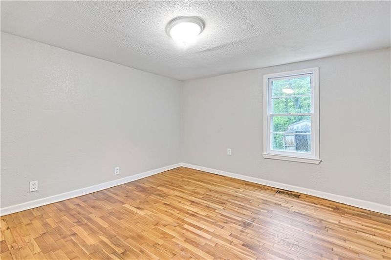 5153 Rinker Rd, Kansas City, MO 64129