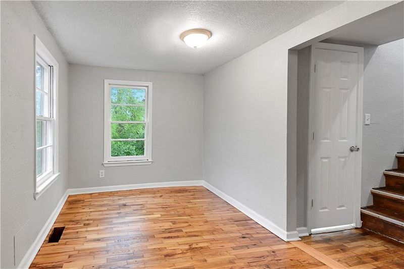 5153 Rinker Rd, Kansas City, MO 64129