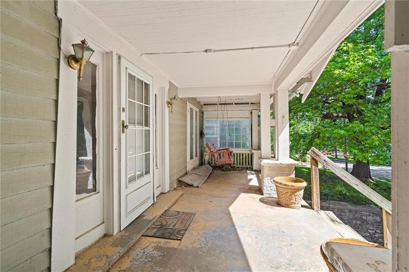 5604 Holmes St, Kansas City, MO 64110