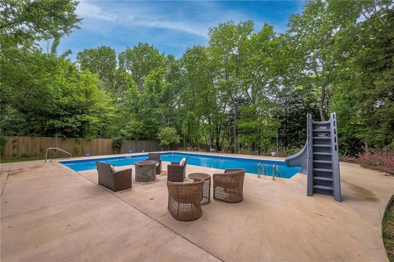 8466 Frederick Dr, De Soto, KS 66018