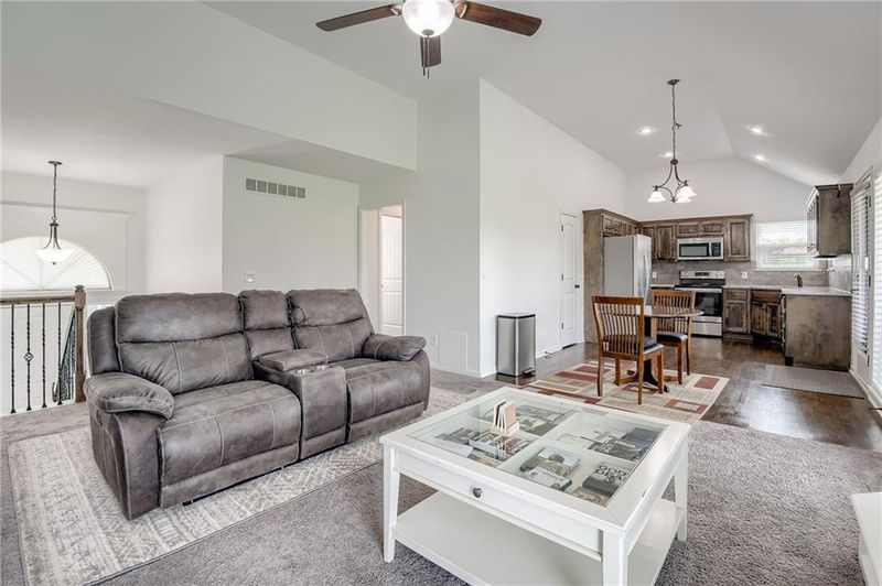 902 N Cypress Cir, Kearney, MO 64060