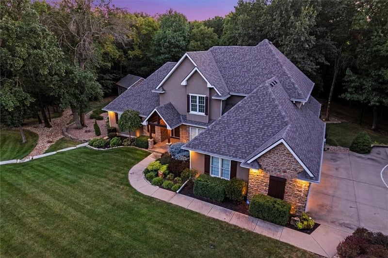 26406 S Westlake Dr, Harrisonville, MO 64701
