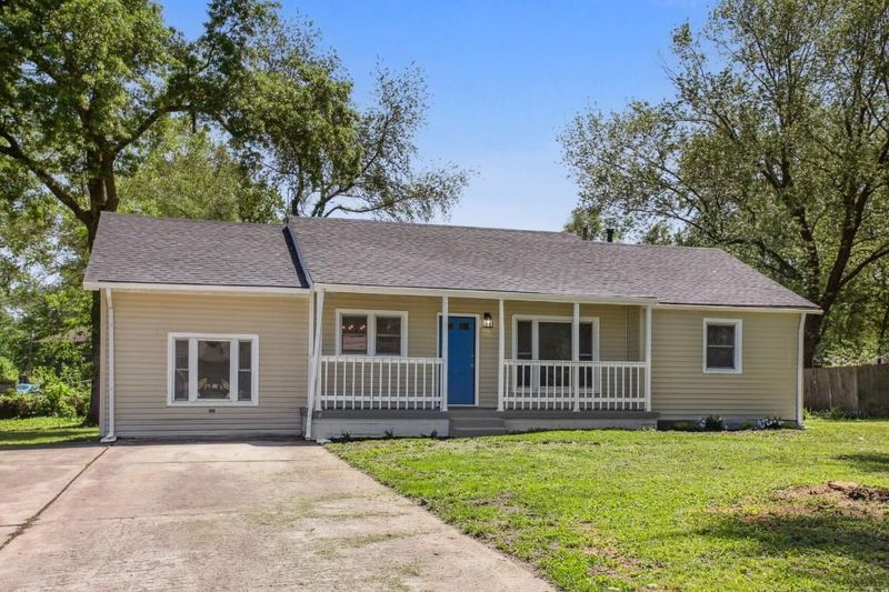 201 Hostetter St, Buckner, MO 64016