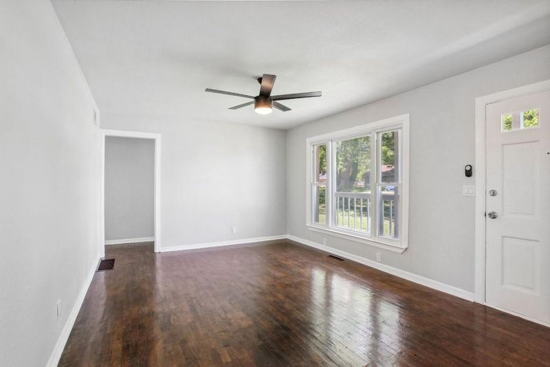 201 Hostetter St, Buckner, MO 64016