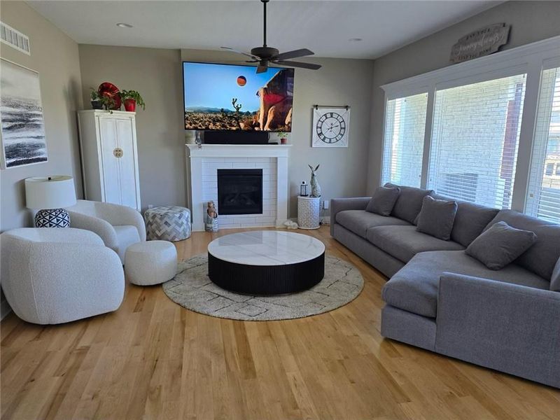 9073 Mesquite St, Lenexa, KS 66227