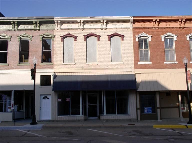 24 W Main St, Chanute, KS 66720