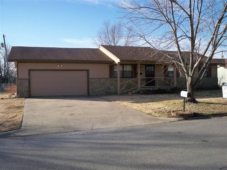 1311 W Beech St, Independence, KS 67301