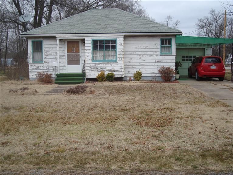405 Third St, Oswego, KS 67356