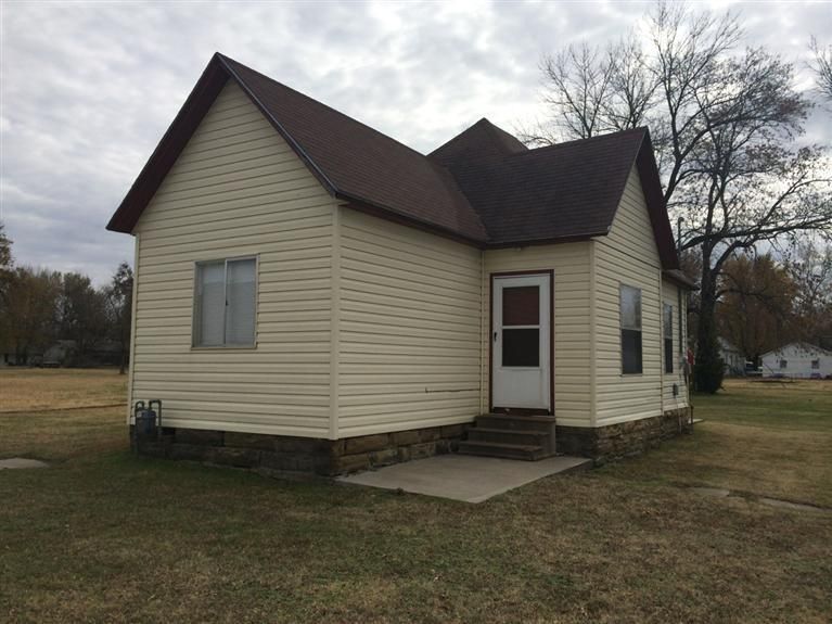 1025 W Sycamore St, Independence, KS 67301