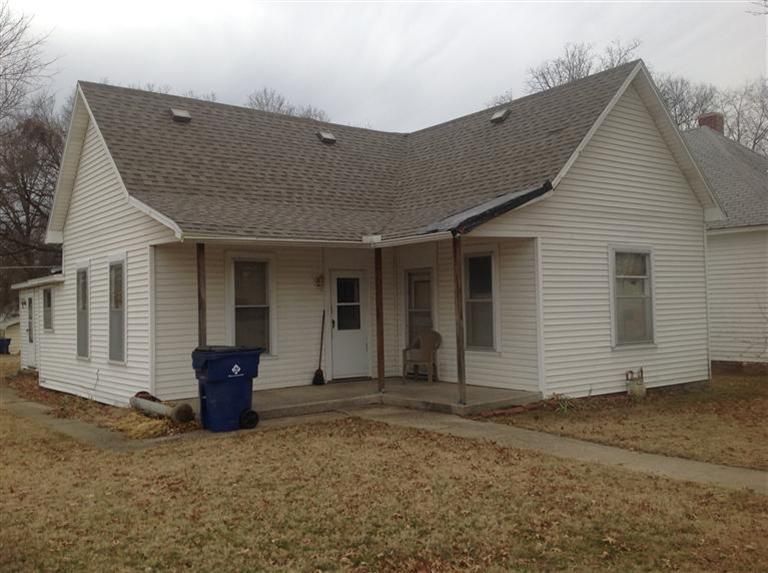 413 E 9th St, Coffeyville, KS 67337