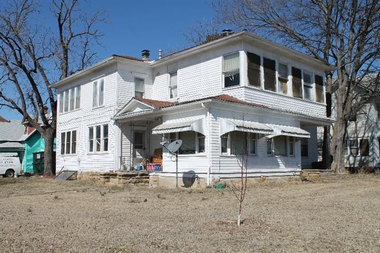 121 S 10th St, Independence, KS 67301
