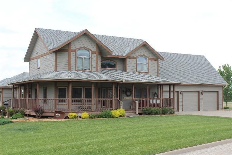 308 Fairway Ave, Iola, KS 66749