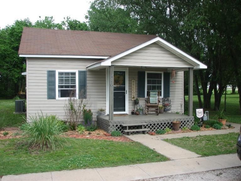 416 N 2nd St, Fredonia, KS 66736