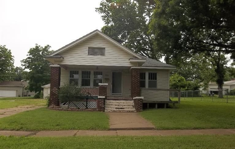 910 N Sycamore N/A, Iola, KS 66749