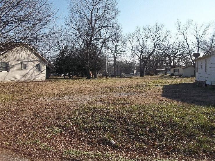 1326 Thornton Ave, Parsons, KS 67357