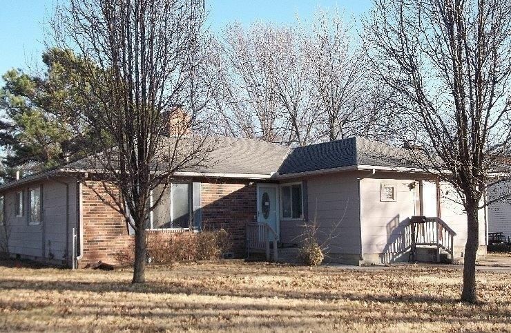 201 Wabash Ave, Altamont, KS 67330