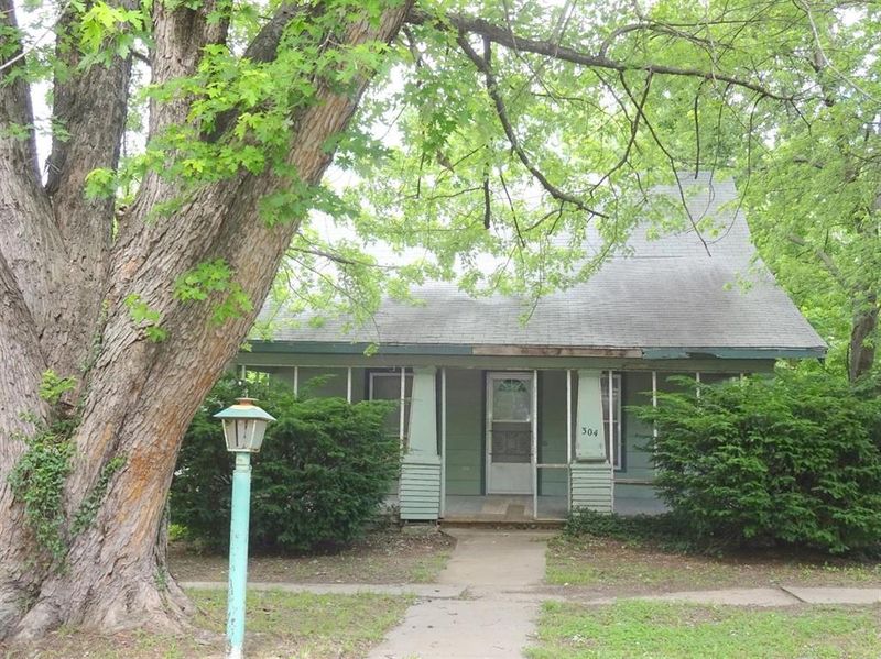 304 S 1st St, Independence, KS 67301