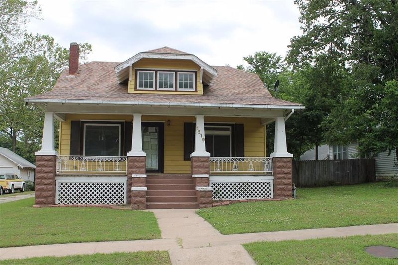 1219 N 5th St, Independence, KS 67301