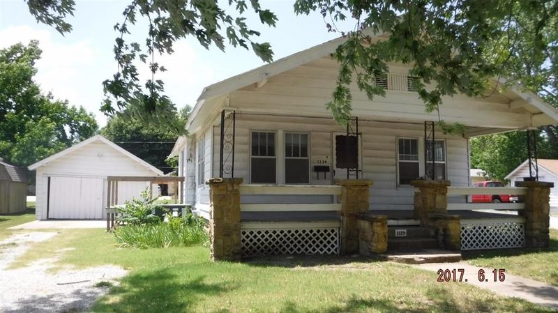 1329 N 8th St, Independence, KS 67301