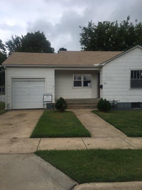 816 W Elm St, Chanute, KS 66720