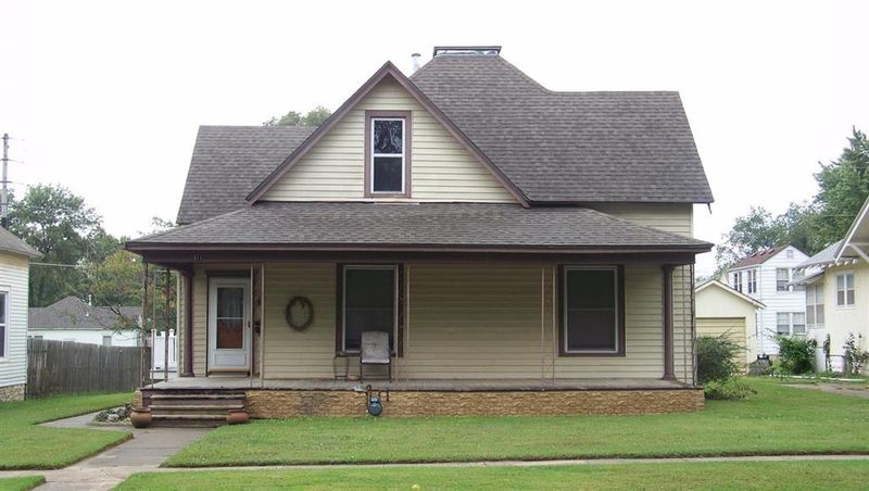 511 W 7th St, Chanute, KS 66720