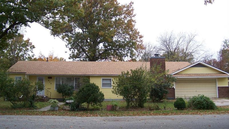 215 S Gretchen Ave, Chanute, KS 66720