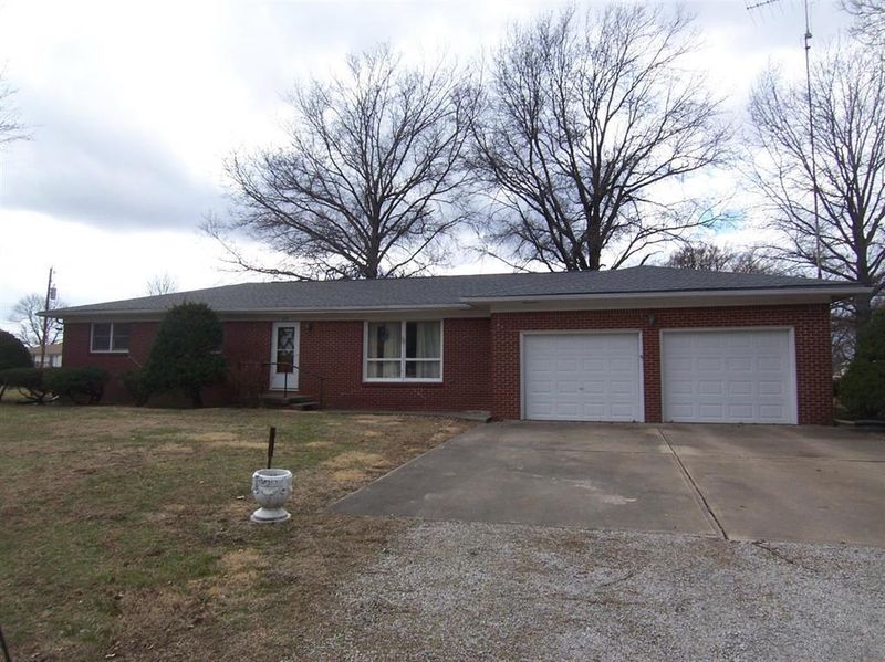 302 S Second St, Mound City, KS 66056