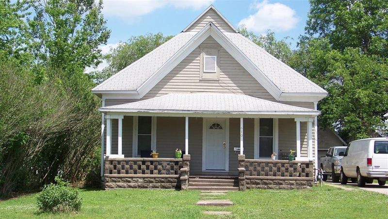 610 N Highland Ave, Chanute, KS 66720