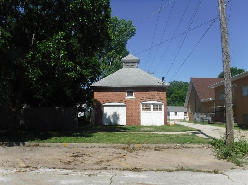 119 S 13th St, Independence, KS 67301
