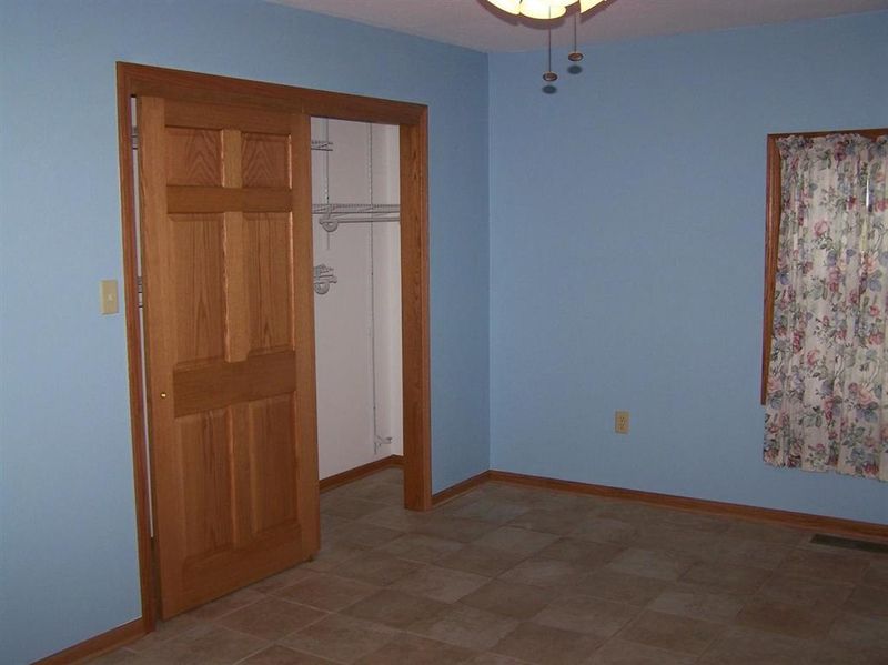1018 E 7th St, Altamont, KS 67330