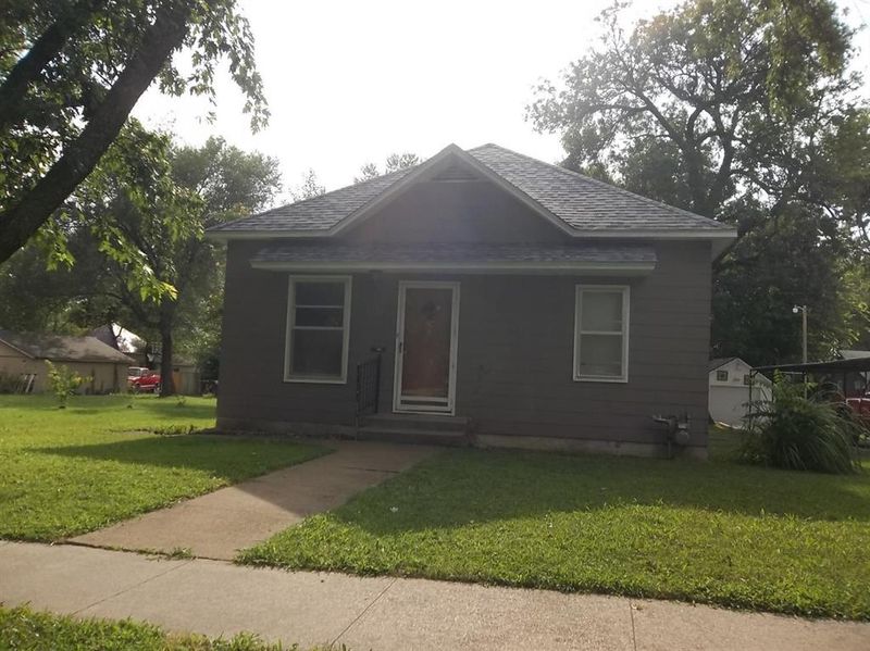 1519 S Evergreen Ave, Chanute, KS 66720