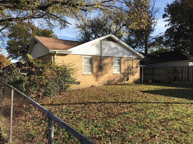 201 S 9th St, Neodesha, KS 66757