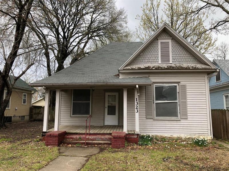 1323 Grand Ave, Parsons, KS 67357
