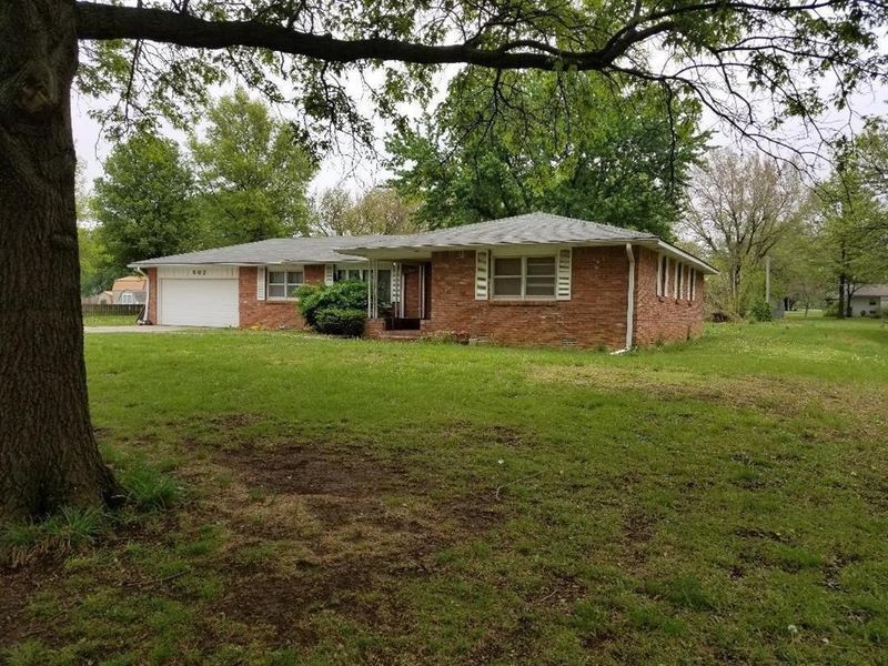 602 S Westview Dr, Chanute, KS 66720