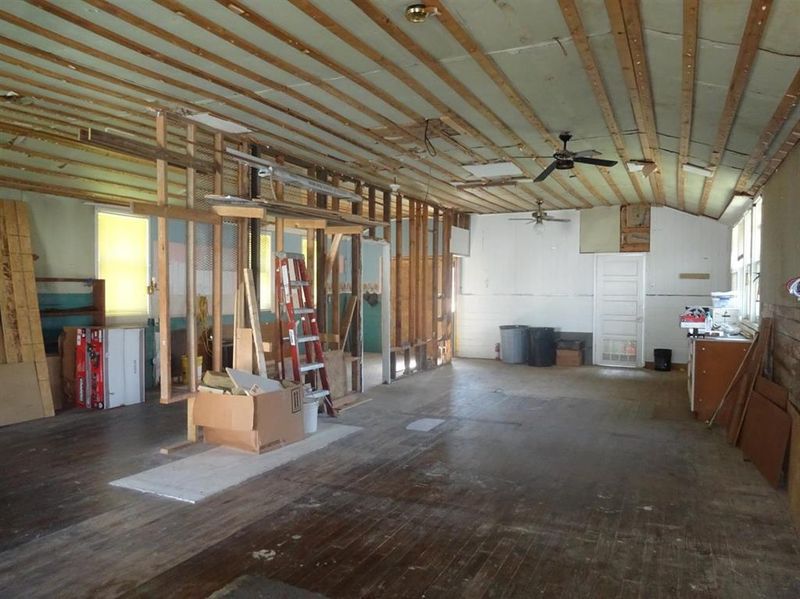 1732 N 8th St, Independence, KS 67301