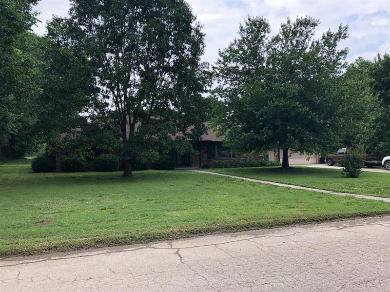204 Morningside Dr, Independence, KS 67301